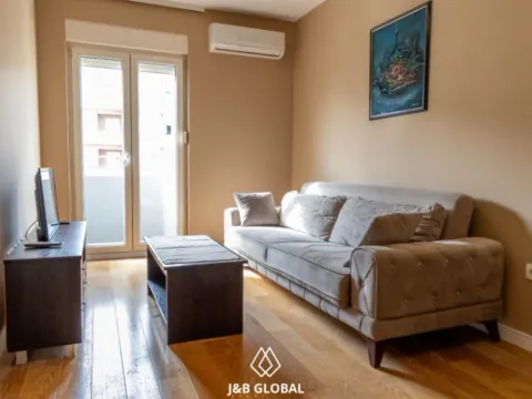 Izdavanje, jednosoban stan, 40m², Central Point, Podgorica