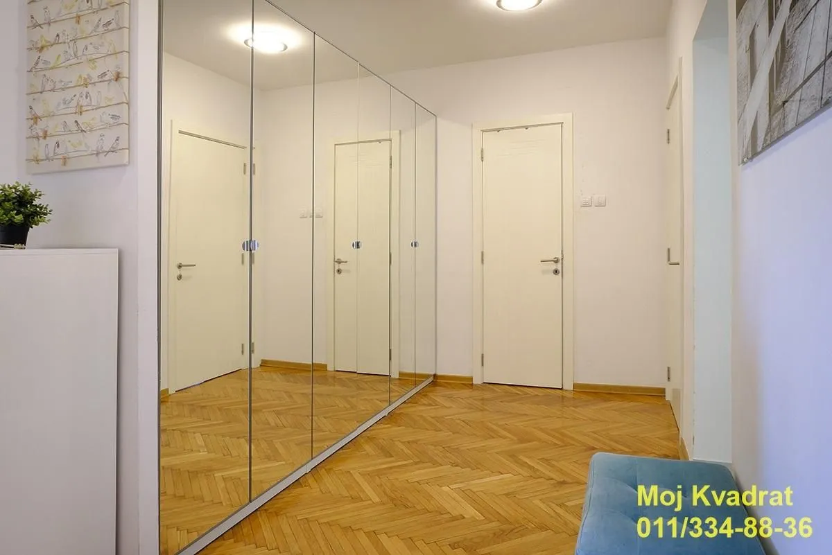 Izdavanje, trosoban stan, 93m², Savski Venac, Beograd