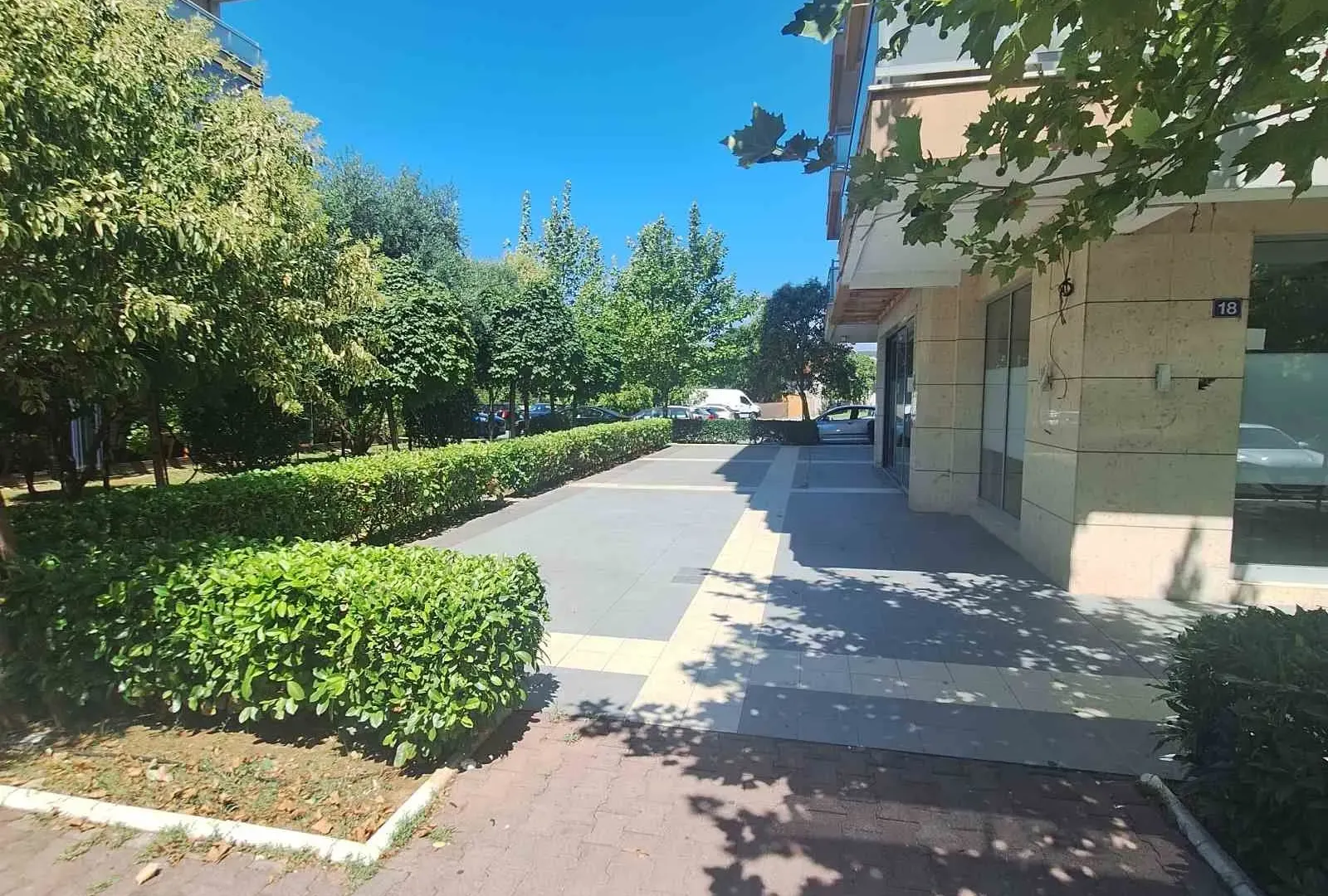 Izdavanje, poslovni prostor, 300m², City Kvart, Podgorica