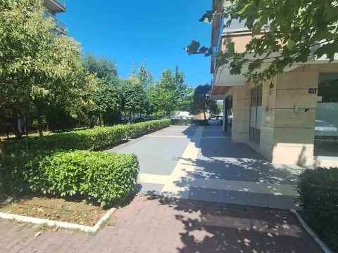 Izdavanje, poslovni prostor, 300m², City Kvart, Podgorica - image 8