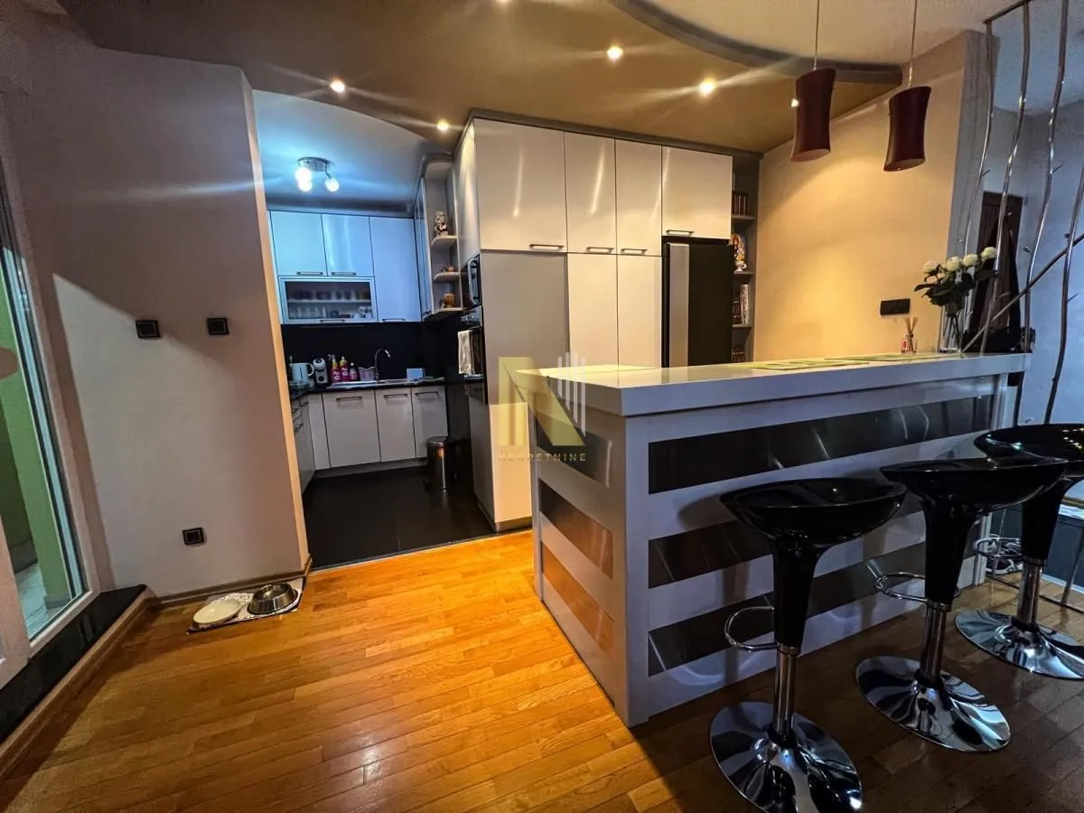 Prodaja, stan, 139m², Bulevar patrijarha Pavla, Novi Sad Sve Podlokacije