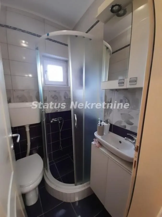Izdavanje, trosoban stan, 78m², Avijatičarsko naselje, Novi Sad Sve Podlokacije
