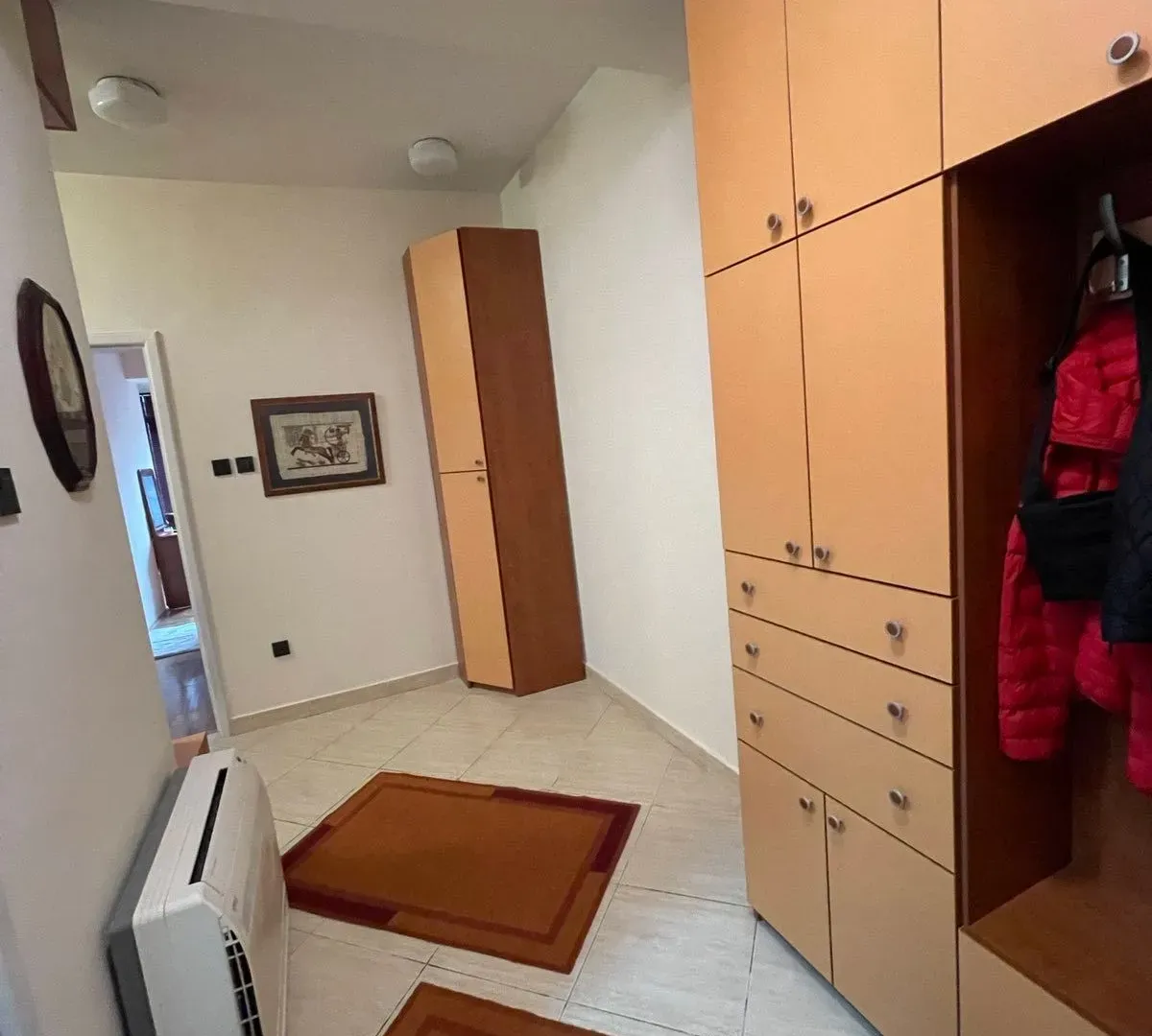 Izdavanje, dvosoban stan, 76m², Centar, Podgorica