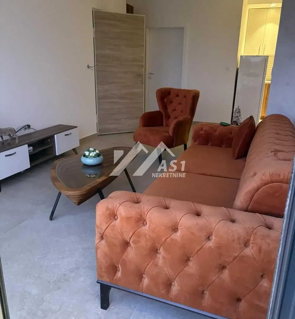 Izdavanje, dvosoban stan, 60m², Lipov gaj, Novi Sad Sve Podlokacije