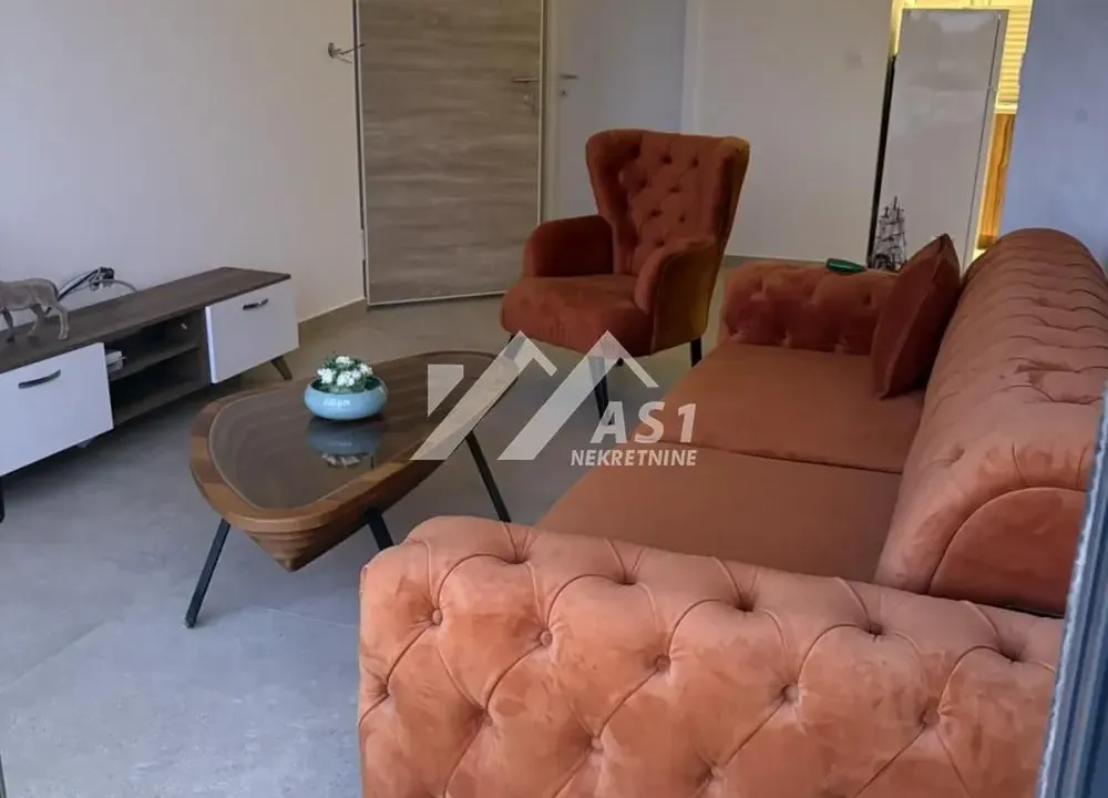 Izdavanje, dvosoban stan, 60m², Lipov gaj, Novi Sad Sve Podlokacije