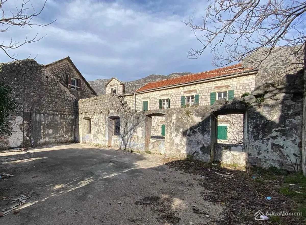 Sale, house, 270m², Risan, Kotor