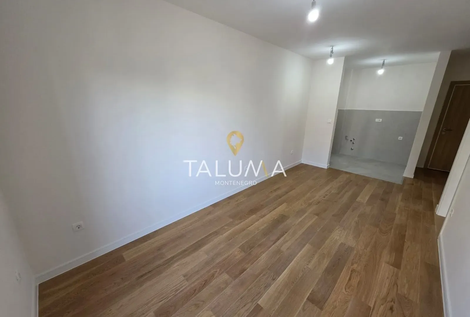 Izdavanje, jednosoban stan, 40m², Central Point, Podgorica