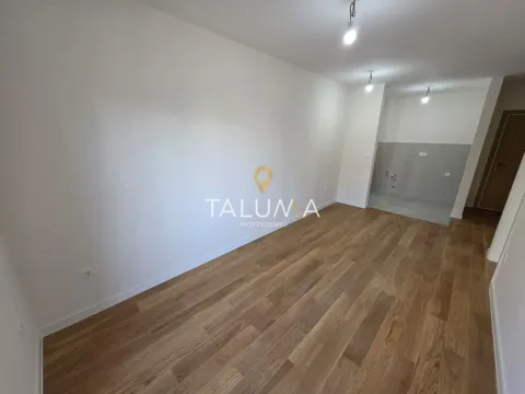 Izdavanje, jednosoban stan, 40m², Central Point, Podgorica