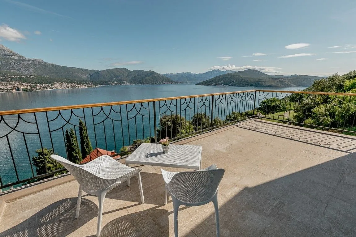 Prodaja, kuća, 236m², Njivice, Herceg Novi