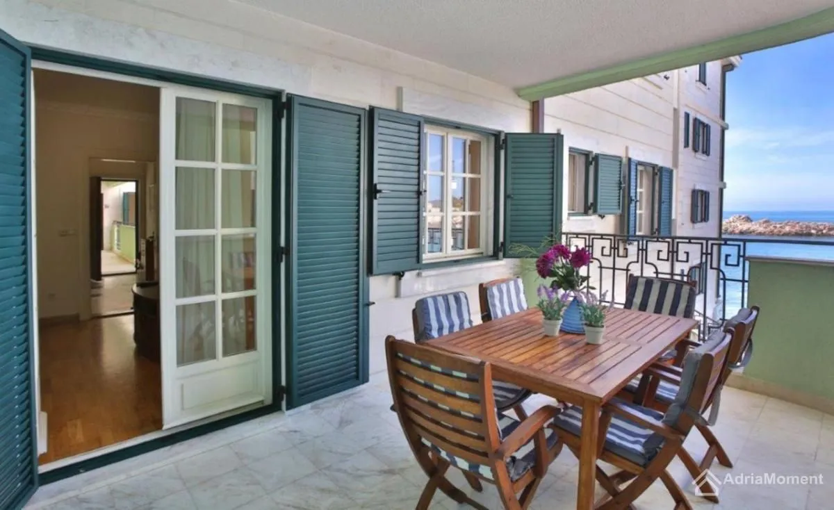 Sale, four bedroom apartment, 95m², Sveti Stefan, Budva