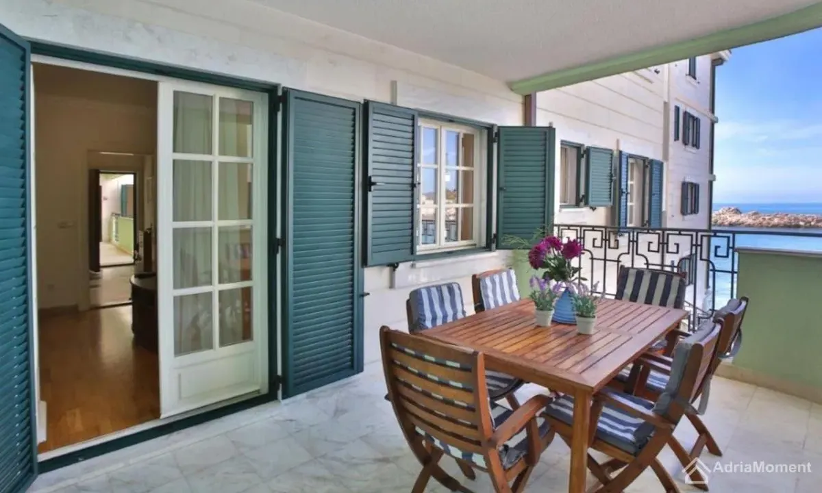 Prodaja, četvorosoban stan, 95m², Sveti Stefan, Budva