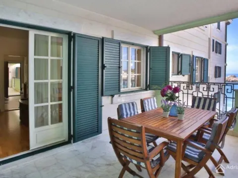 Sale, four bedroom apartment, 95m², Sveti Stefan, Budva