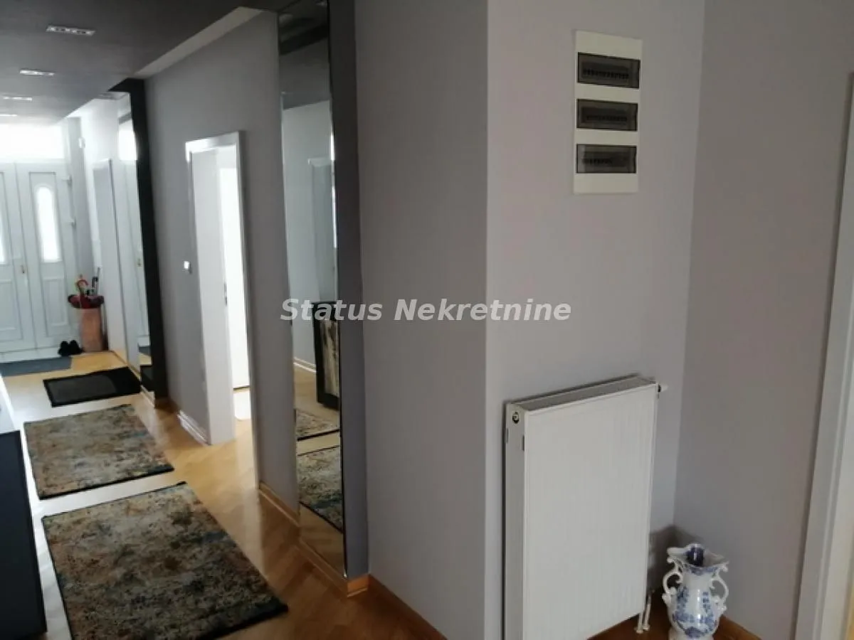 Sale, office space, 330m², Ruma, Srbija