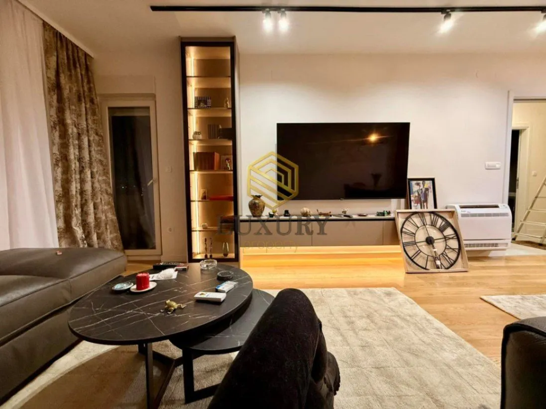 Izdavanje, dvosoban stan, 74m², Central Point, Podgorica