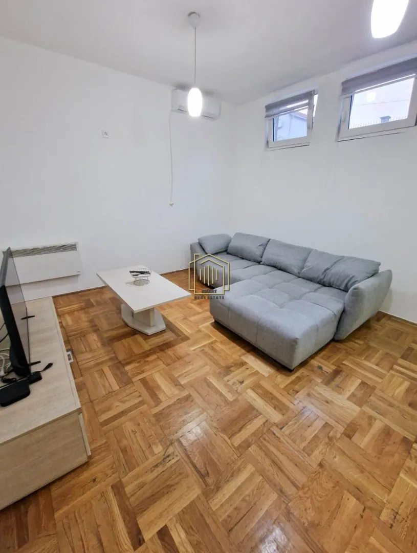 Prodaja, jednosoban stan, 39m², Blok 9, Podgorica