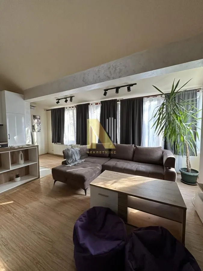 Izdavanje, dvosoban stan, 53m², Centar, Novi Sad