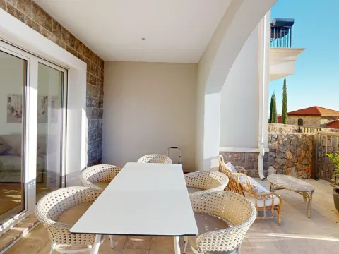 Prodaja, jednosoban stan, 75m², Luštica Bay, Tivat - image 1