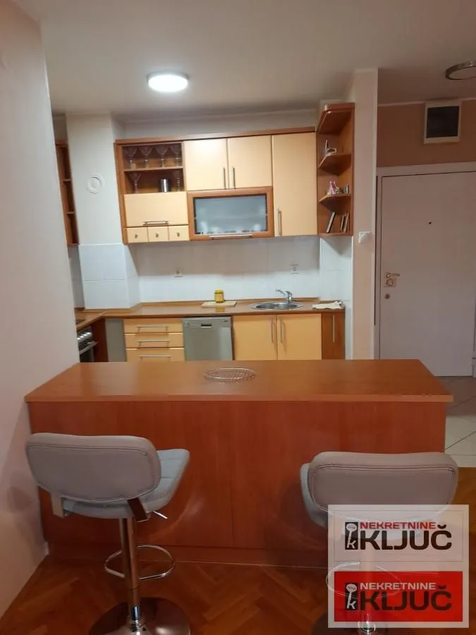 Prodaja, jednosoban stan, 43m², Grbavica, Novi Sad Sve Podlokacije