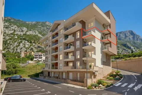 Prodaja, dvosoban stan, 52m², Dobrota, Kotor - image 4