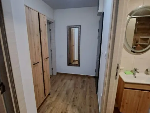 Izdavanje, dvosoban stan, 60m², Centar, Podgorica - image 3