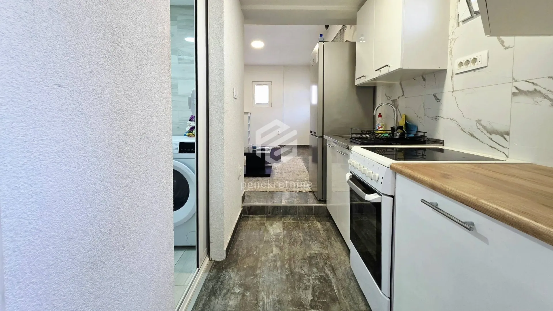 Izdavanje, jednosoban stan, 35m², Tološi, Podgorica