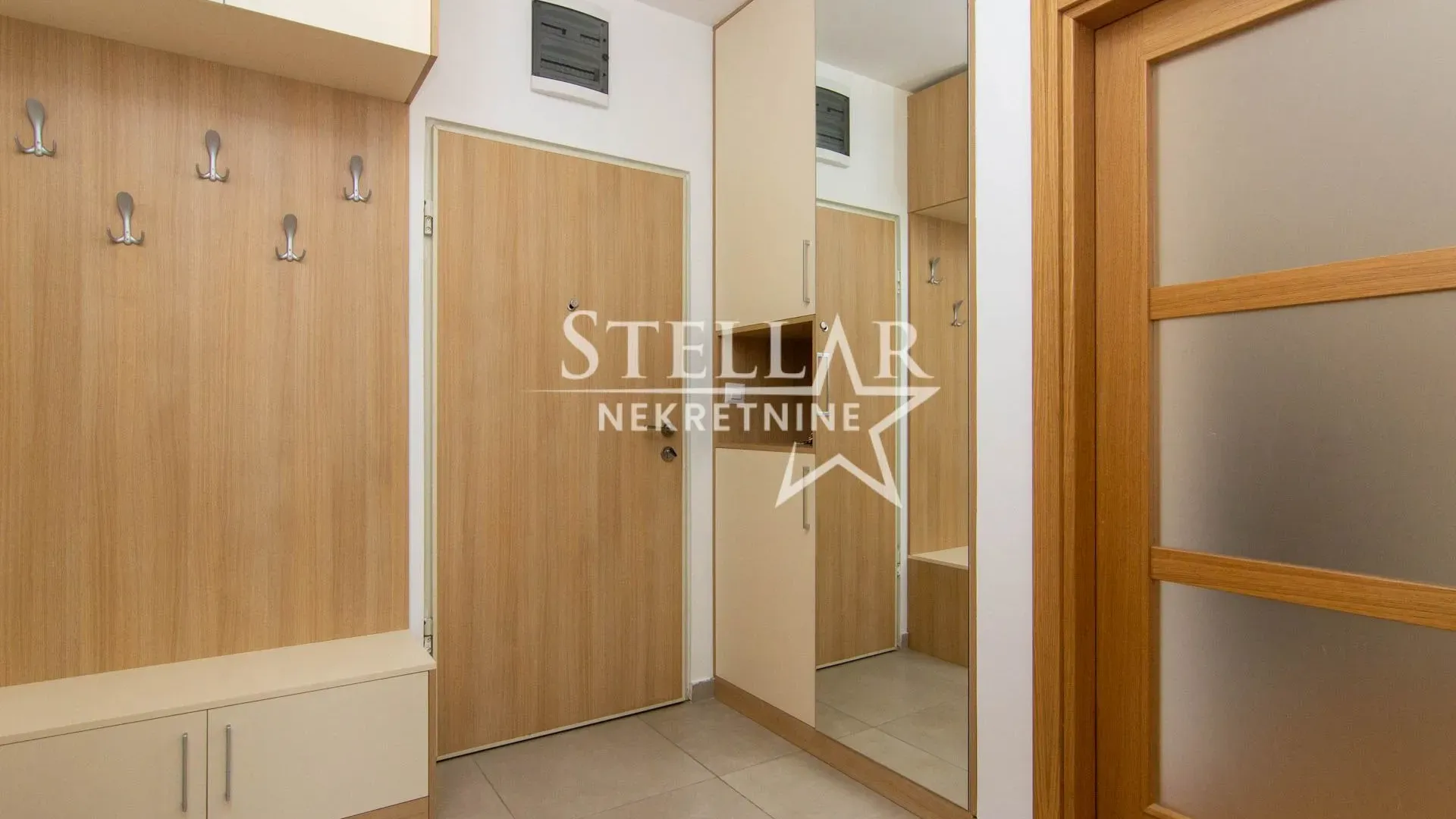 Izdavanje, jednosoban stan, 50m², Stari Aerodrom, Podgorica