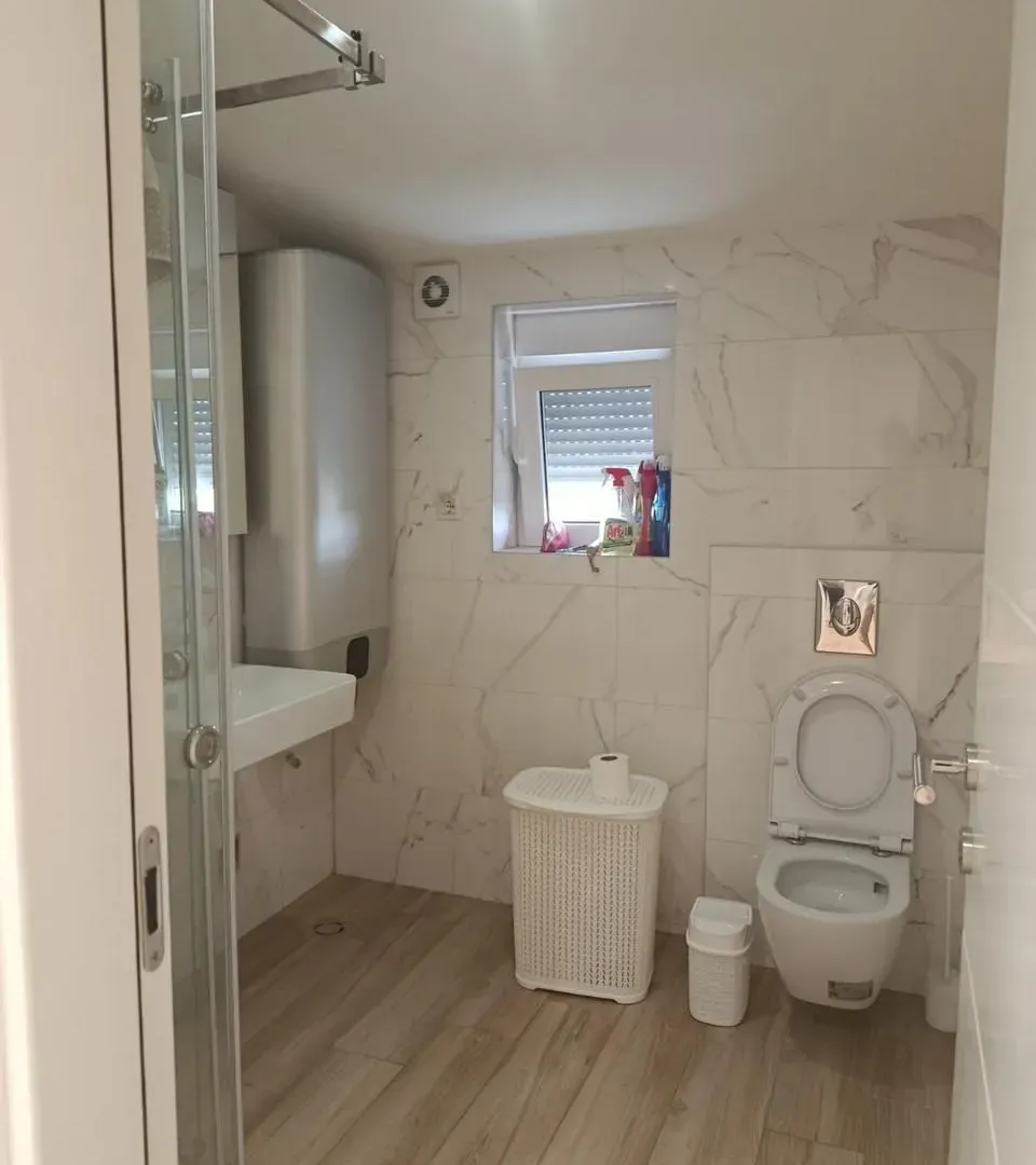 Izdavanje, kuća, 100m², Preko Morače, Podgorica