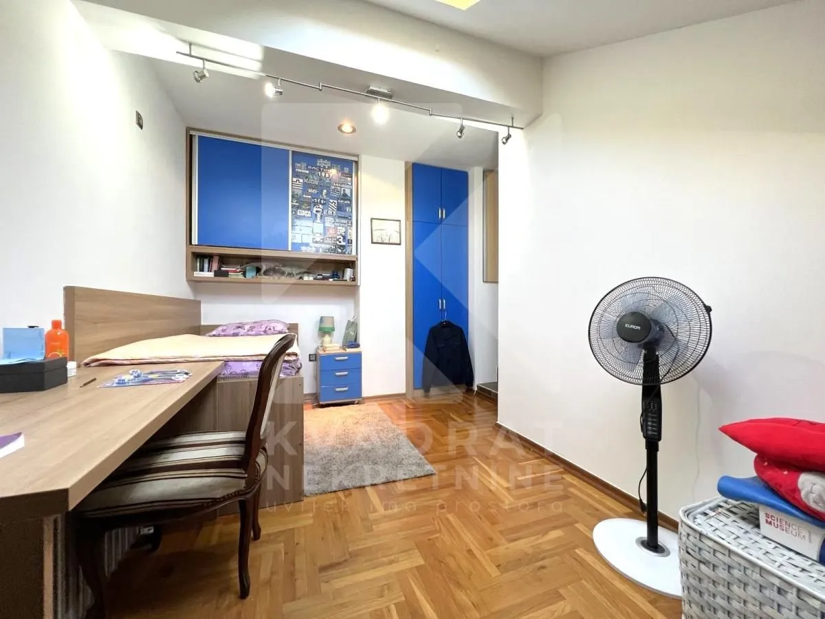 Prodaja, četvorosoban stan, 121m², Krivi Most, Podgorica