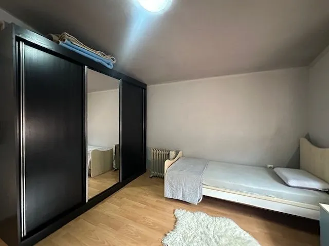 Izdavanje, trosoban stan, 130m², Bar, Crna Gora