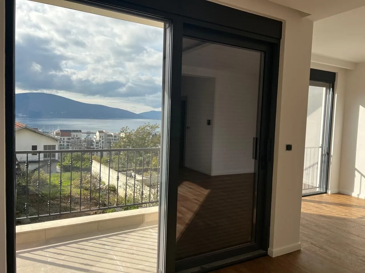 Prodaja, četvorosoban stan, 124m², Tivat, Crna Gora