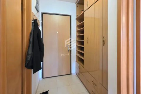 Rent, one bedroom apartment, 45m², Stari Aerodrom, Podgorica - image 11