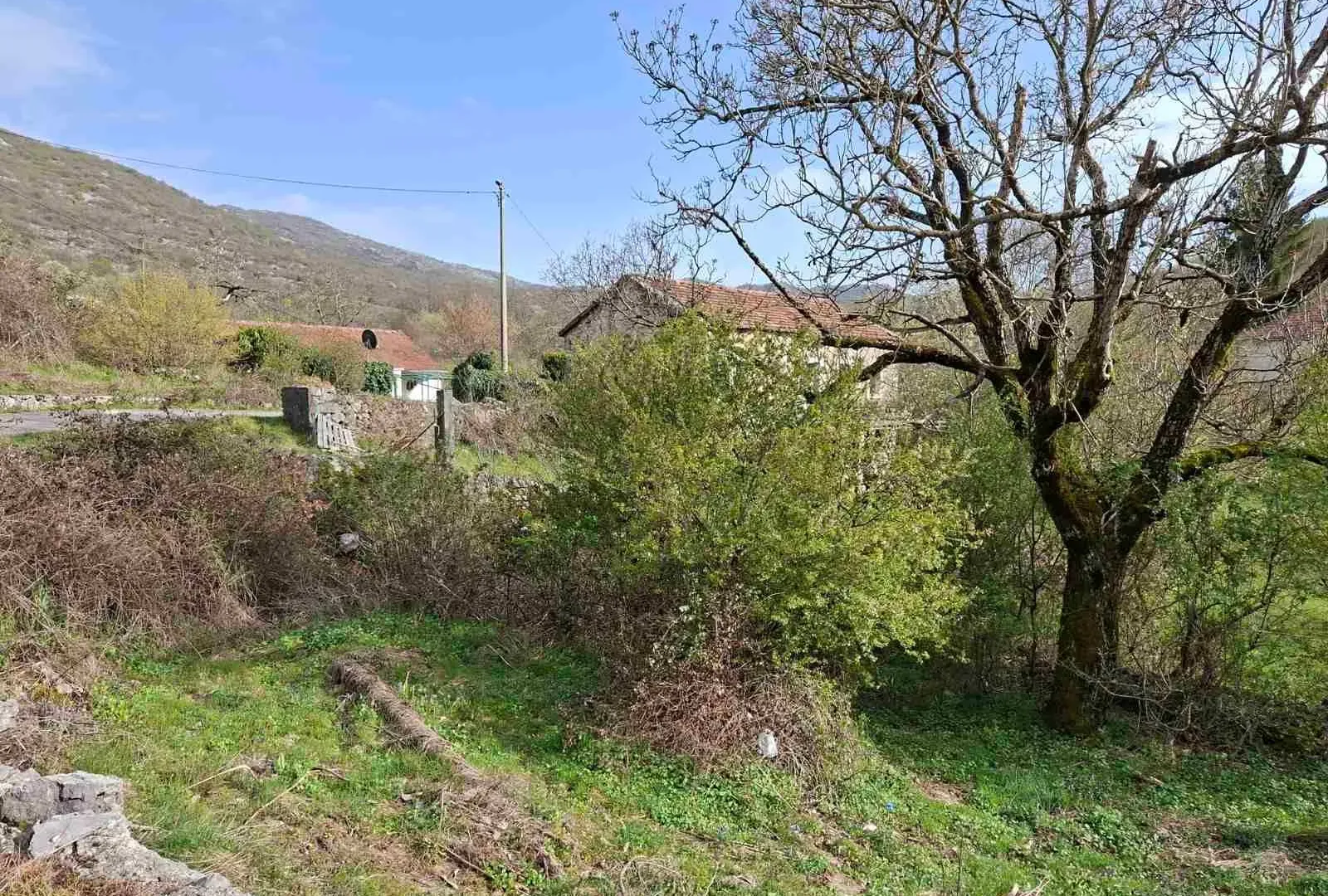 Prodaja, plac, 2032m², Kuči, Podgorica