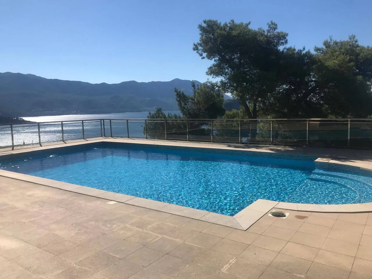 Prodaja, dvosoban stan, 120m², Komoševina, Budva