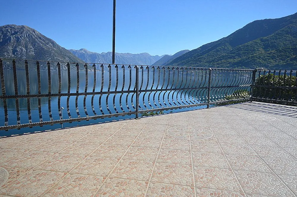 Sale, house, 200m², Morinj, Kotor
