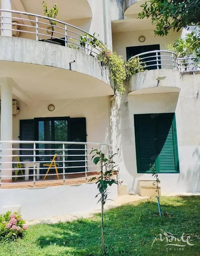 Prodaja, jednosoban stan, 65m², Risan, Kotor