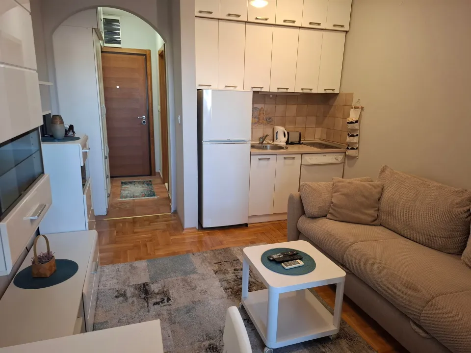 Rent, studio apartment, 26m², Stari Aerodrom, Podgorica