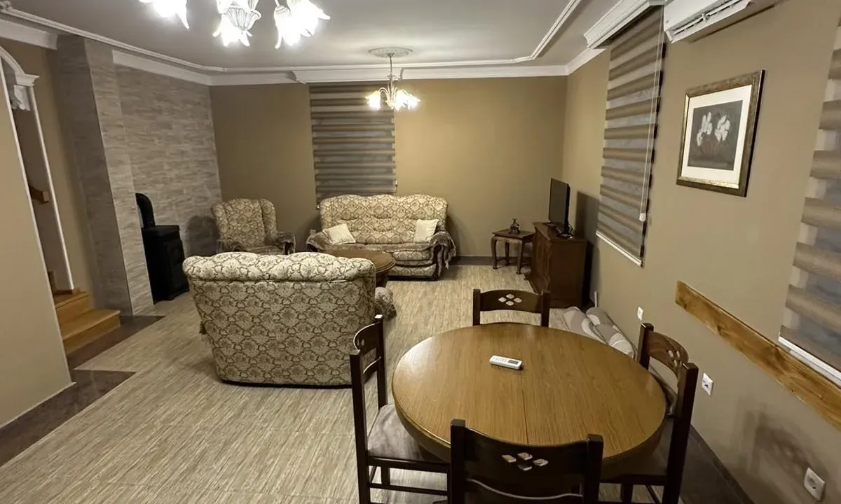 Izdavanje, kuća, 170m², Gornja Gorica, Podgorica