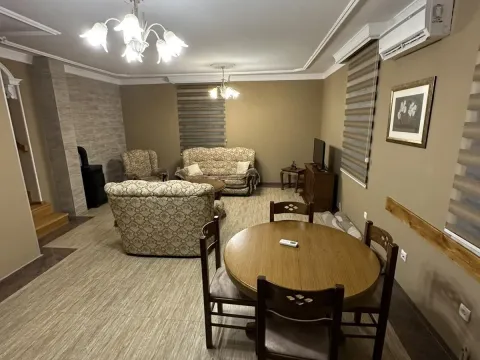 Izdavanje, kuća, 170m², Gornja Gorica, Podgorica