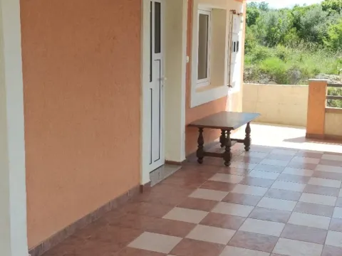 Izdavanje, dvosoban stan, 54m², Krimovica, Kotor - image 4