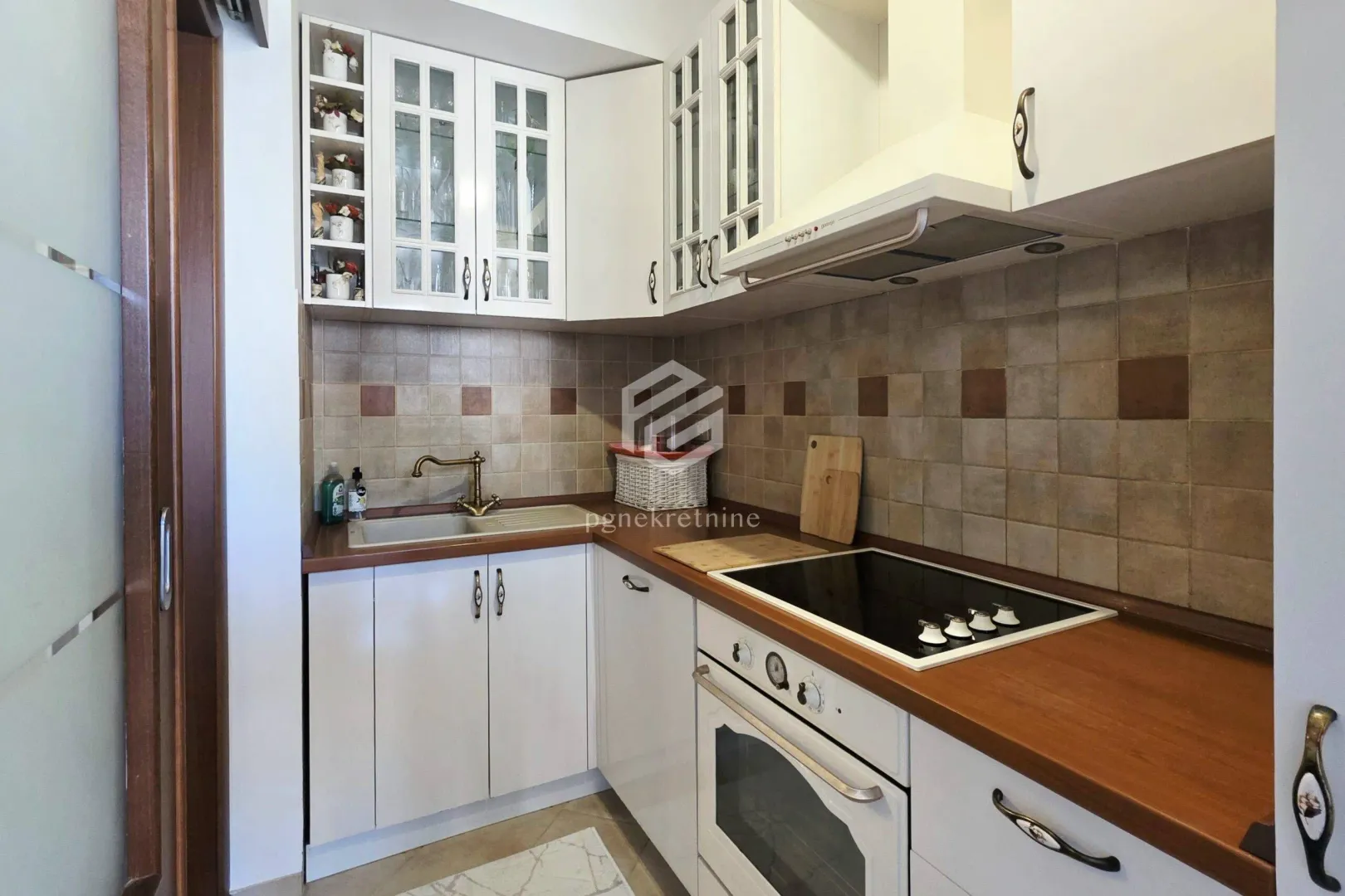 Prodaja, dvosoban stan, 62m², Krivi Most, Podgorica