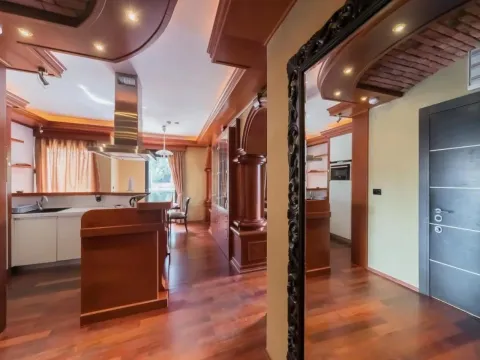 Prodaja, dvosoban stan, 80m², Dobrota, Kotor - image 2