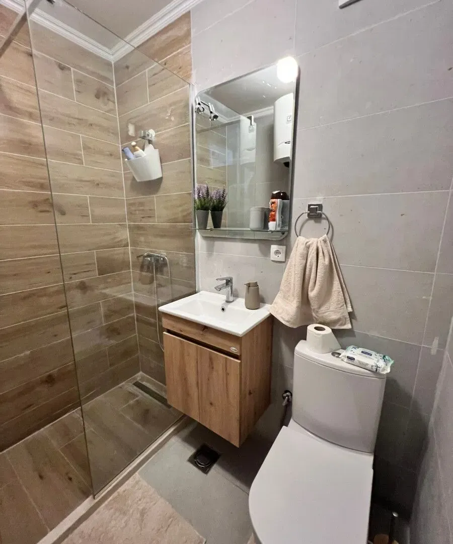 Izdavanje, dvosoban stan, 85m², Blok 5, Podgorica