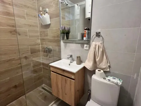 Izdavanje, dvosoban stan, 85m², Blok 5, Podgorica - image 12