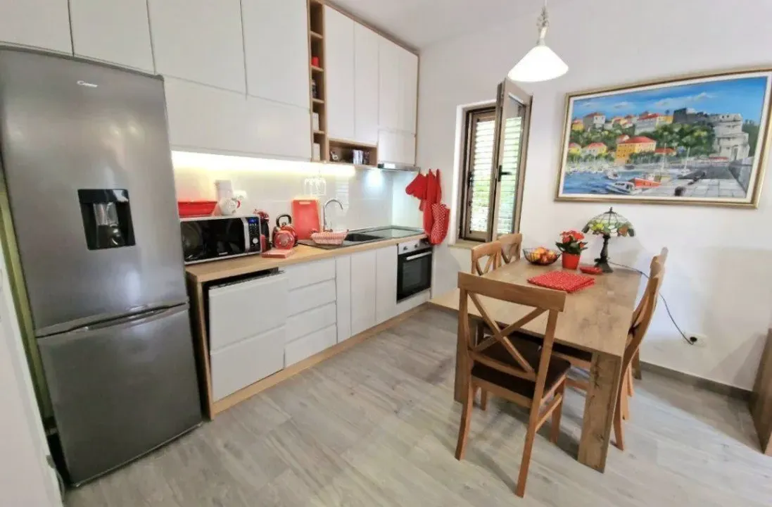 Izdavanje, dvosoban stan, 46m², Centar, Herceg Novi