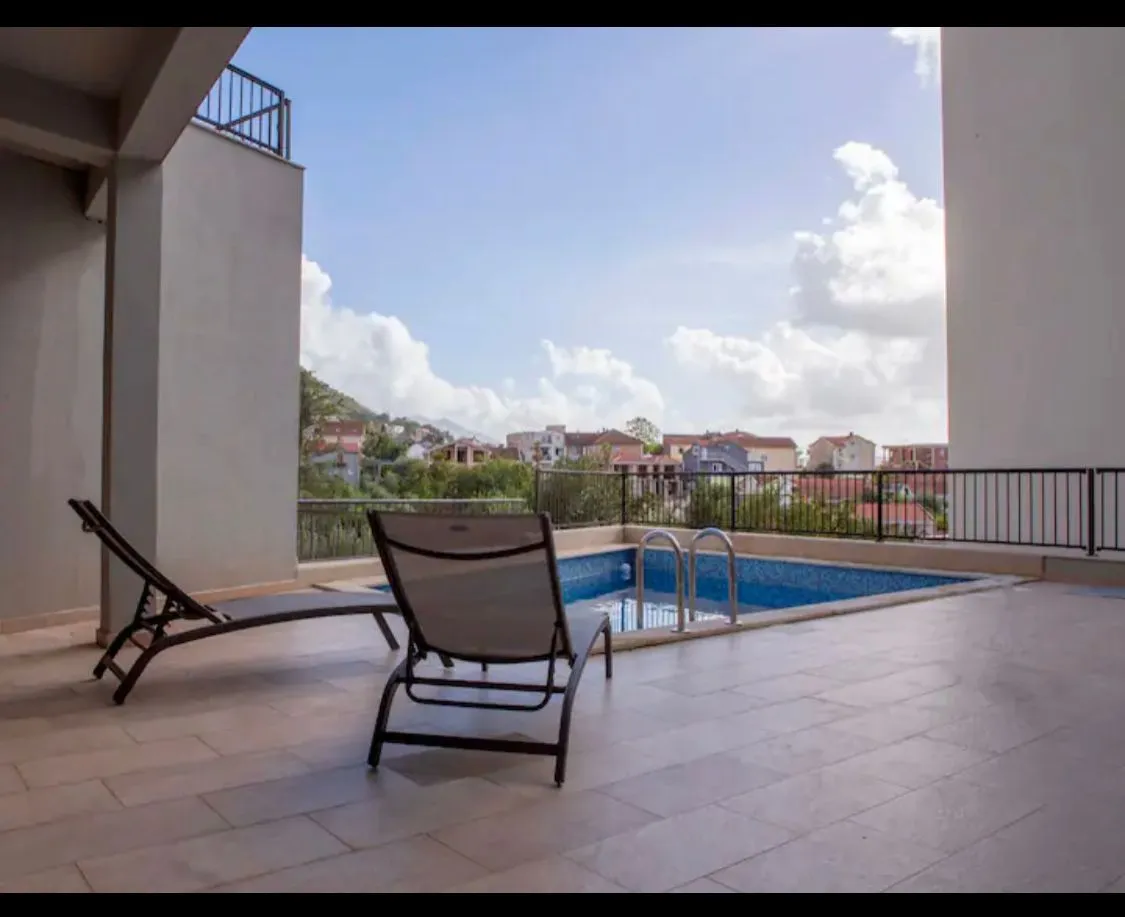 Izdavanje, garsonjera, 25m², Pod Kuk, Tivat