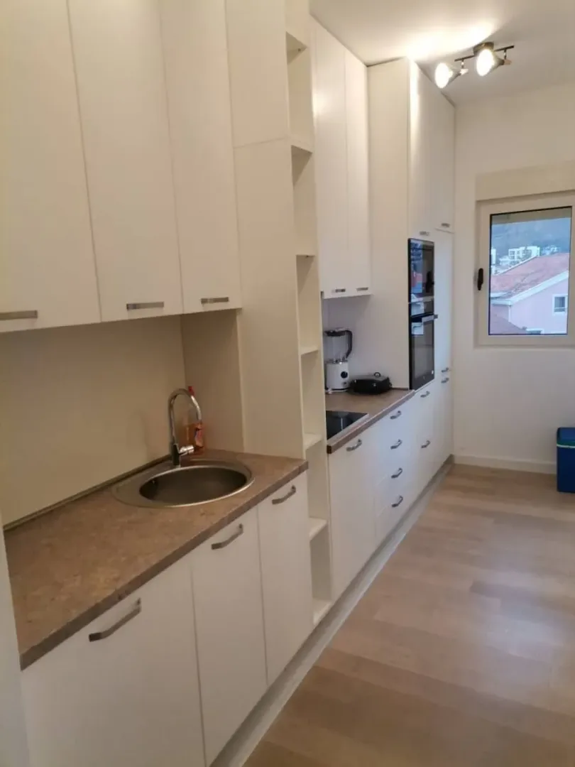 Rent, three bedroom apartment, 90m², Bečići, Budva