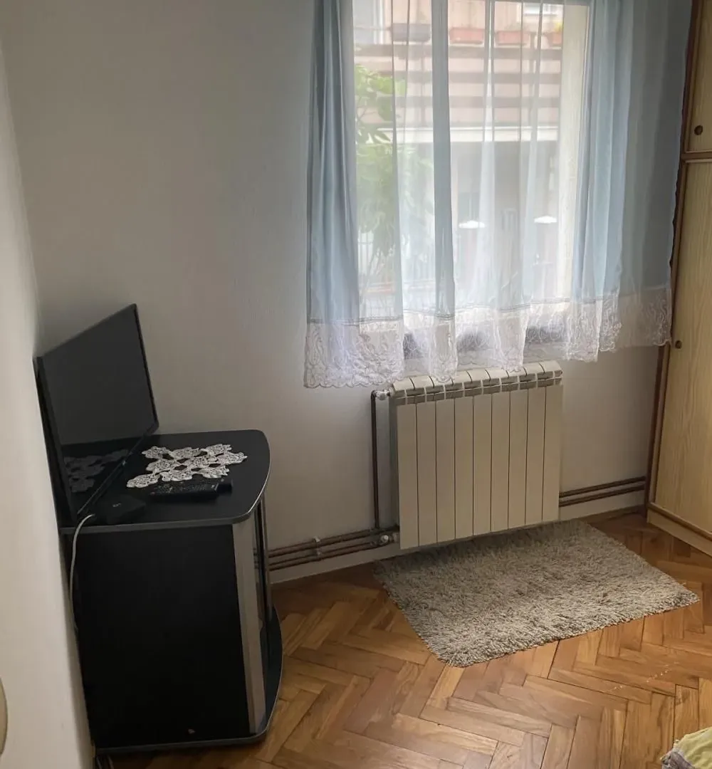 Izdavanje, kuća, 83m², Čukarica, Beograd