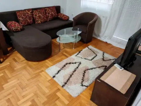 Izdavanje, jednosoban stan, 38m², Bulevar Oslobodjenja, Novi Sad Sve Podlokacije - image 1