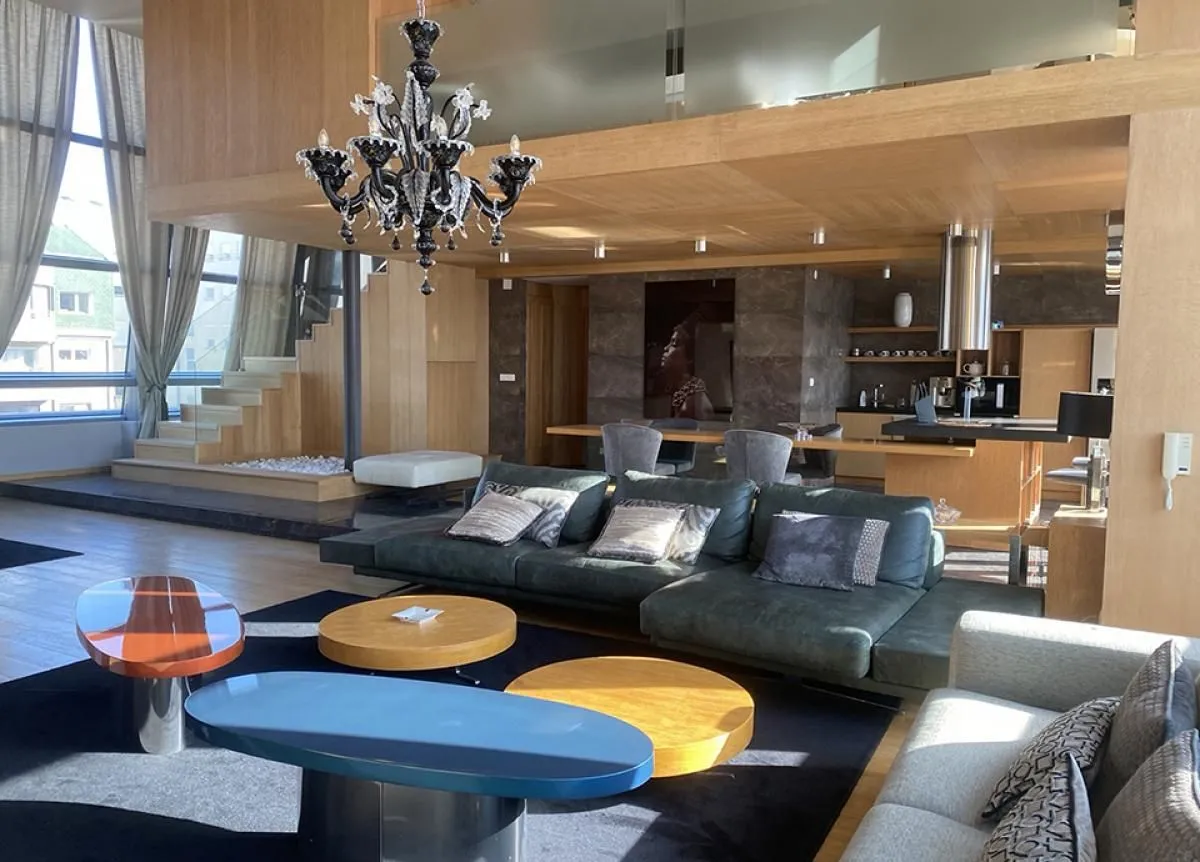 Izdavanje, dvosoban stan, 210m², Kalenić Pijaca, Vračar Sve Podlokacije