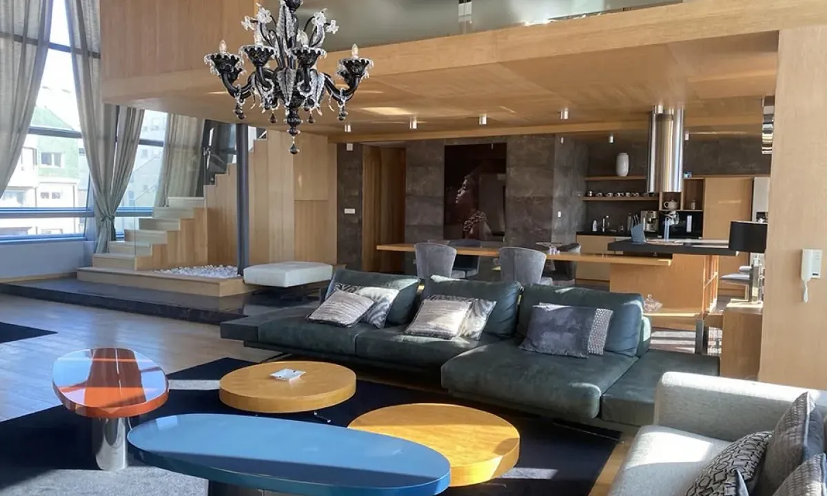 Izdavanje, dvosoban stan, 210m², Kalenić Pijaca, Vračar Sve Podlokacije